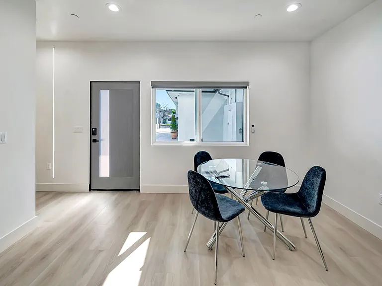 Vanalden Ave — Photo 11