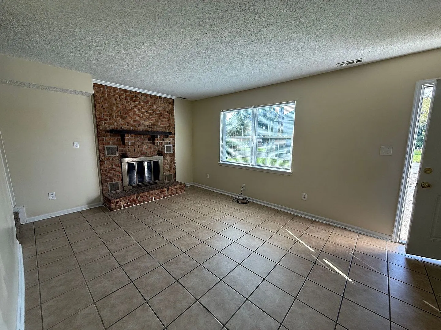 3 Bedroom 1.5 Bathroom — Photo 2