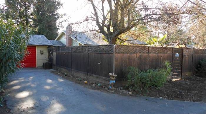 Front Entrance/Driveway