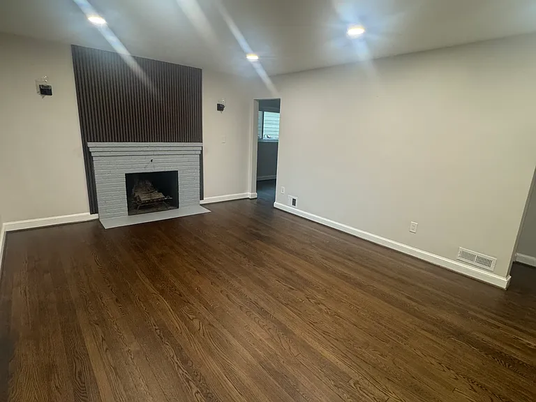 5603 Newton St — Photo 7
