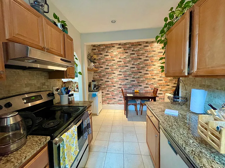 164 Strathmore Rd #12 — Photo 17