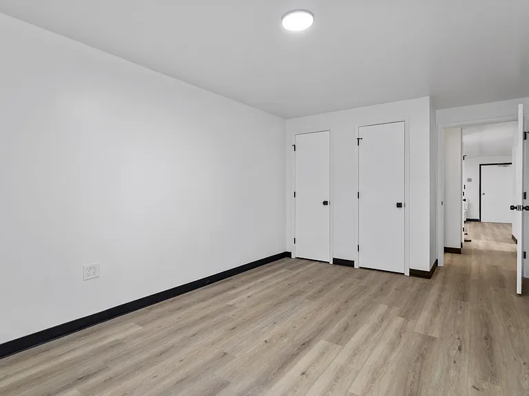 Wehnwood Court Apartments — Photo 24
