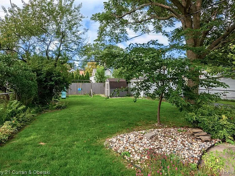 523 E Farnum Ave — Photo 38