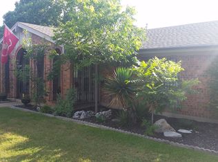 1721 Cynthia Ln, Hurst, TX 76054