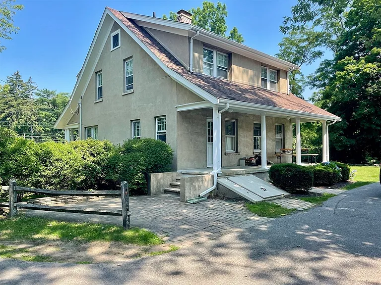 273 Main St — Photo 32