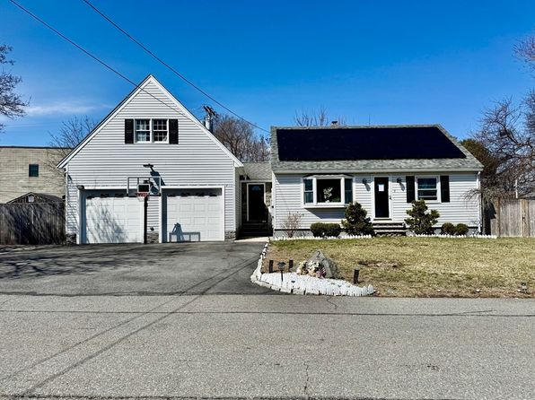 2 Litchfield Ave, Dracut, MA 01826