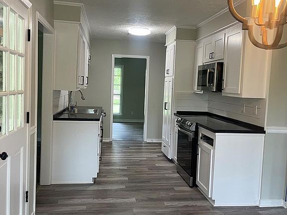 5th image of 110 Estelle Dr