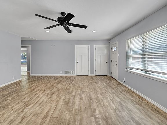 3rd image of 3204 Shell Ave