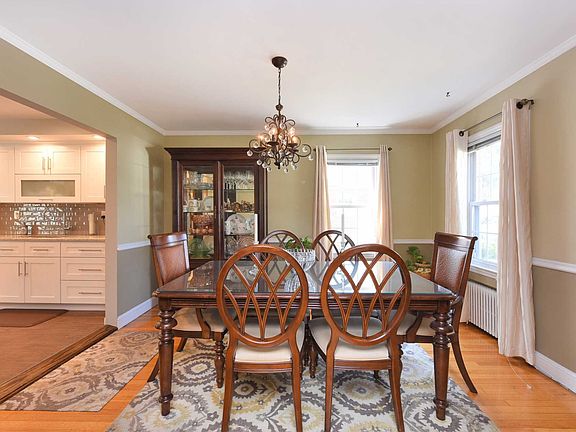 5th image of 179 Emerson Pl