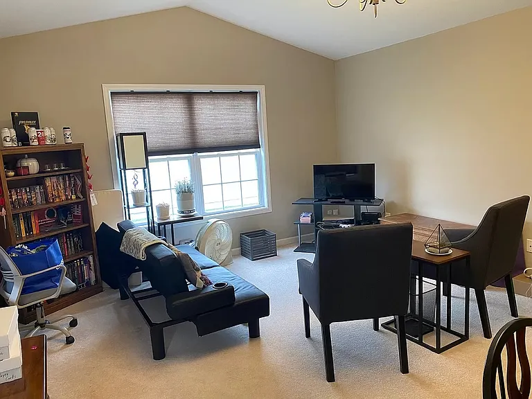 810 Cyndy Ln — Photo 8