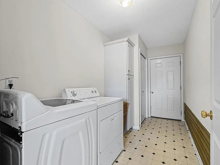 4200 Cedar Crest Ln — Photo 17