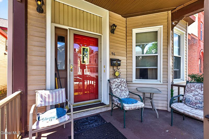 4th image of 96 Hudson Avenue