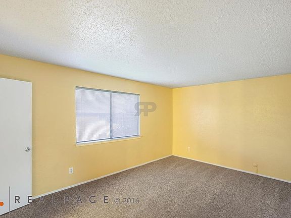 3rd image of 1512 W Lovers Ln APT 14