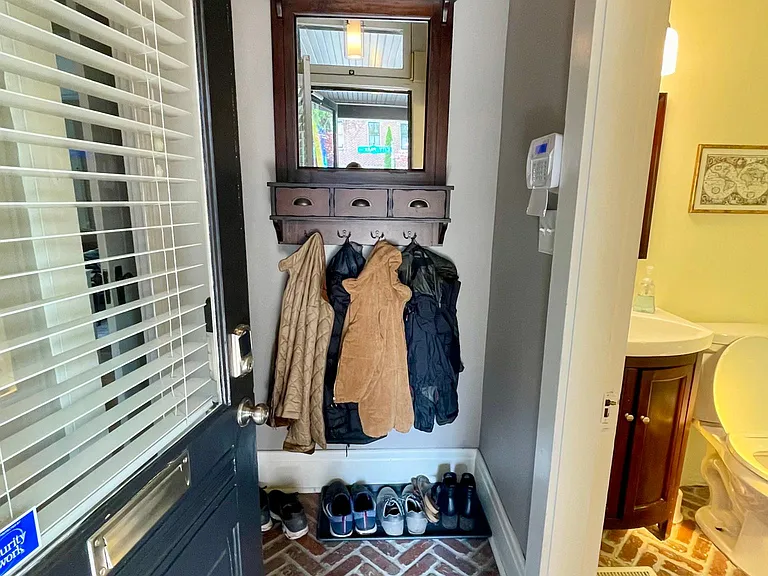 1070 City Park Ave — Photo 3