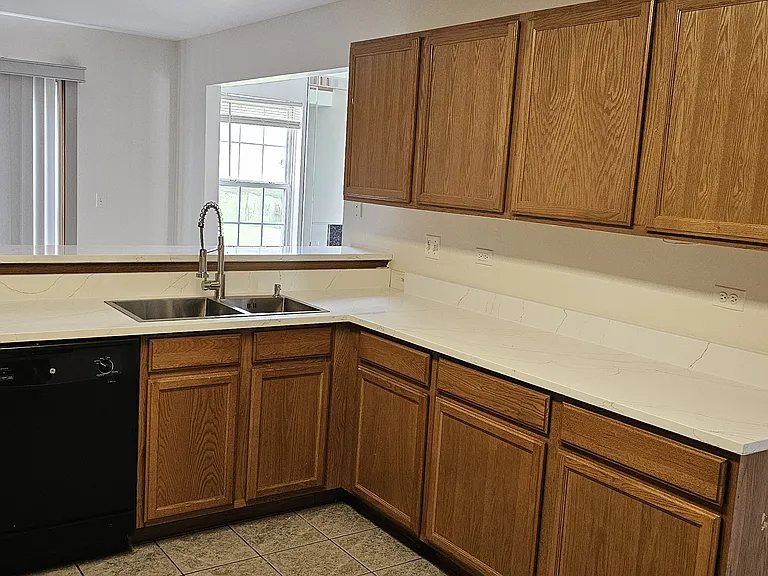 615 Arrowwood Ct — Photo 6