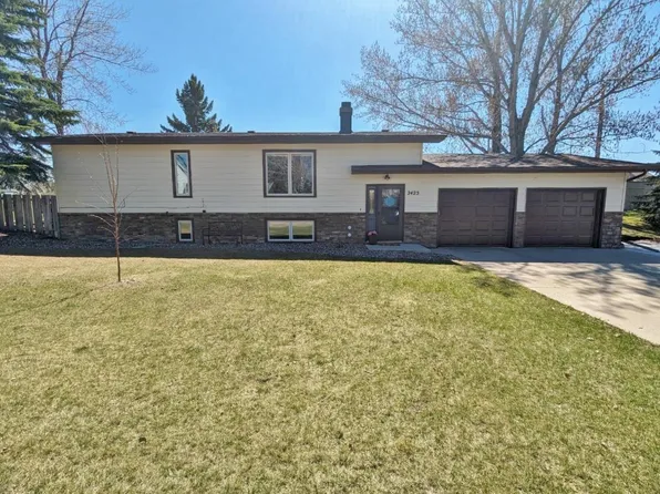 2425 Academy Rd, Minot, ND 58703