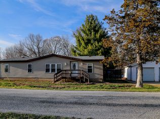 5640 N 1300th Rd, Colchester, IL 62326