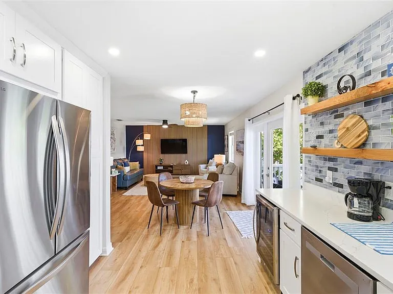 201 Pompano Dr SE #C — Photo 10