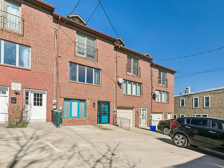 3379 Frederick St — Photo 2