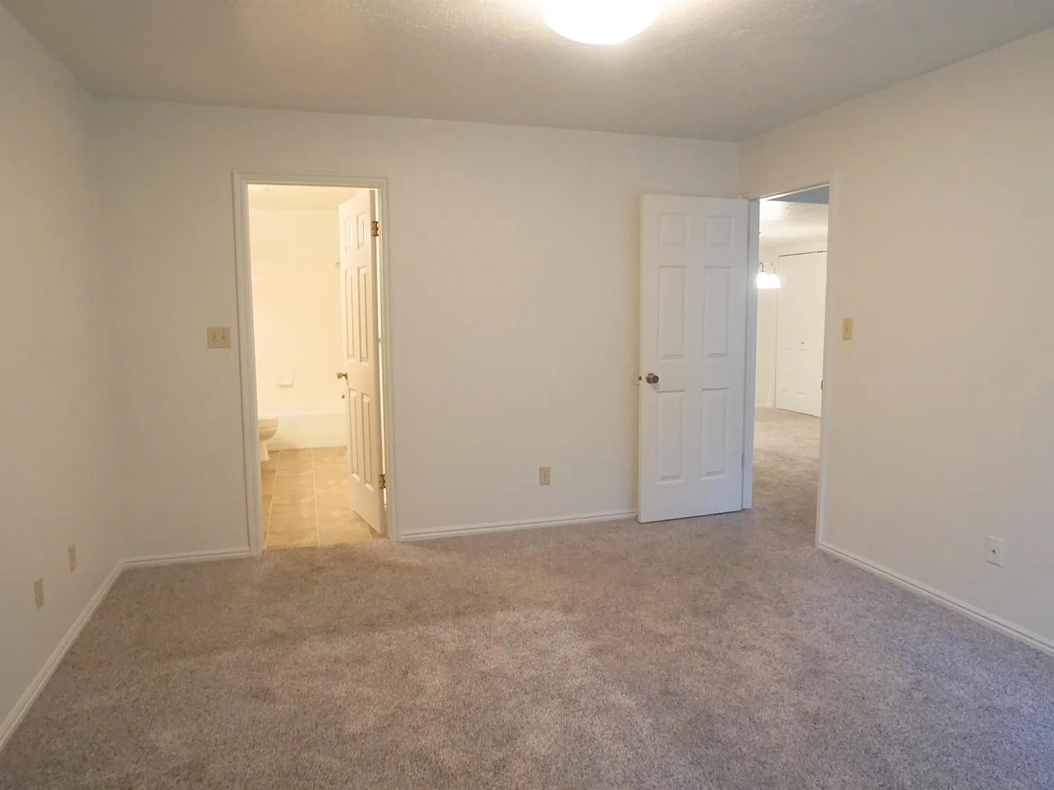 R021 — Photo 3