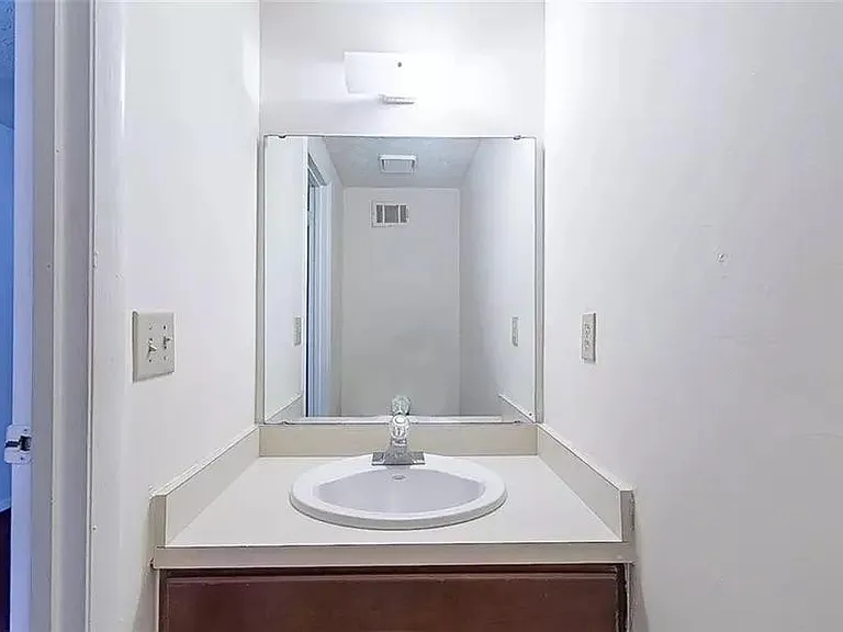 2637 Lantern Ln — Photo 5