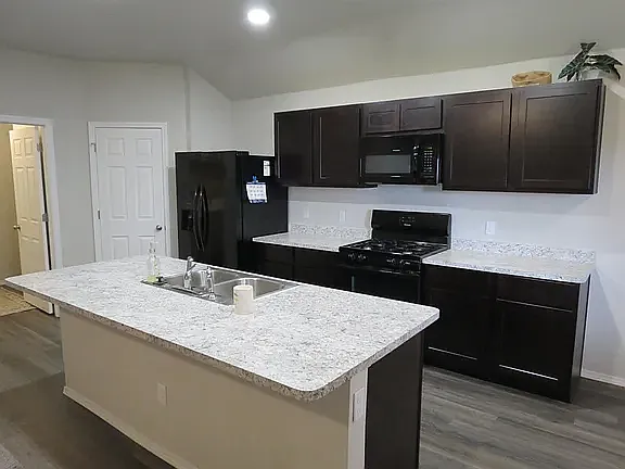 4 bed, 1692 sqft, $2,000 — Photo 4