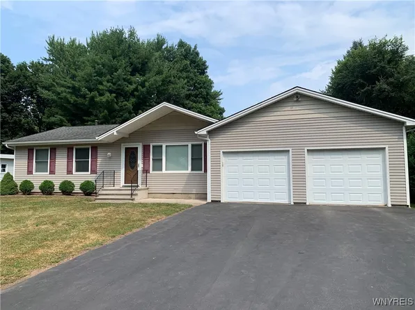 146 Sherwood Dr, Hilton, NY 14468