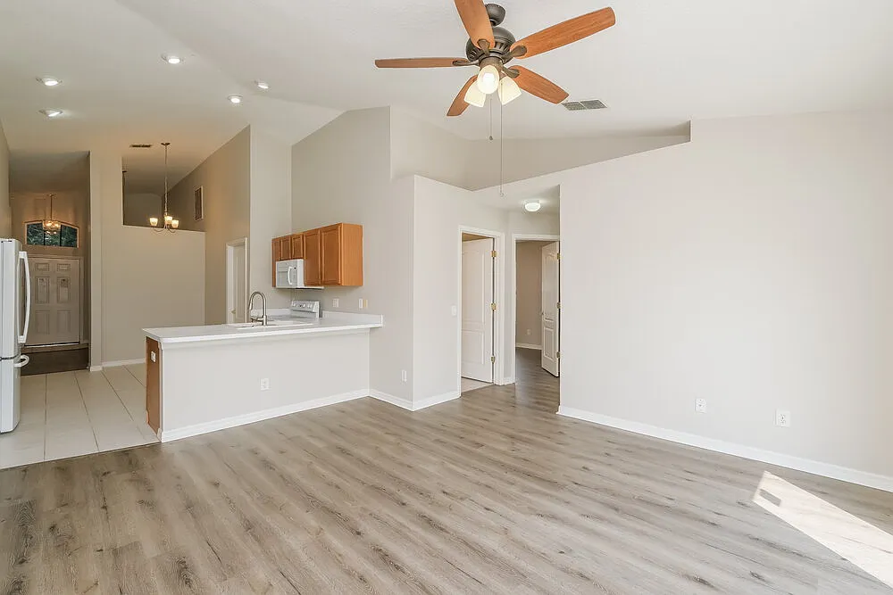 3 bed, 2.0 bath, 1440 sqft, $2,200 — Photo 4