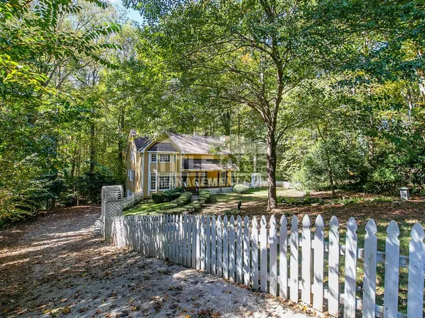 402 Hardman Ct, Woodstock, GA 30188