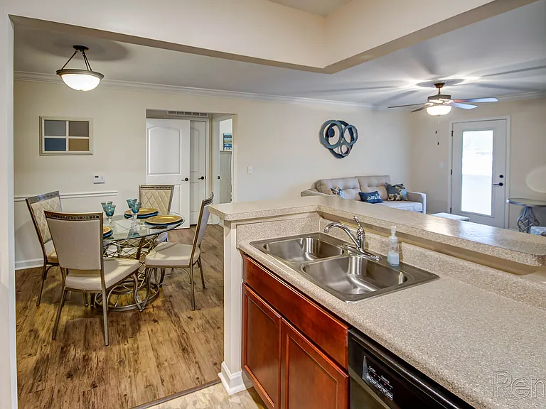 Nicholas Place Apartments — Photo 9