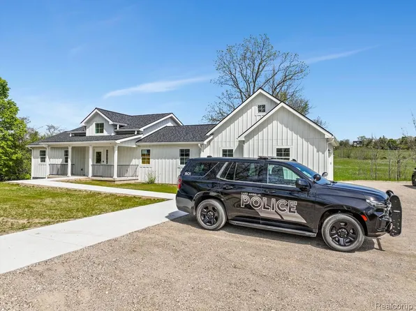 940 Lake, Angelus Shores MI