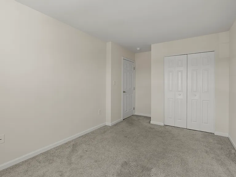 Newport Commons — Photo 32