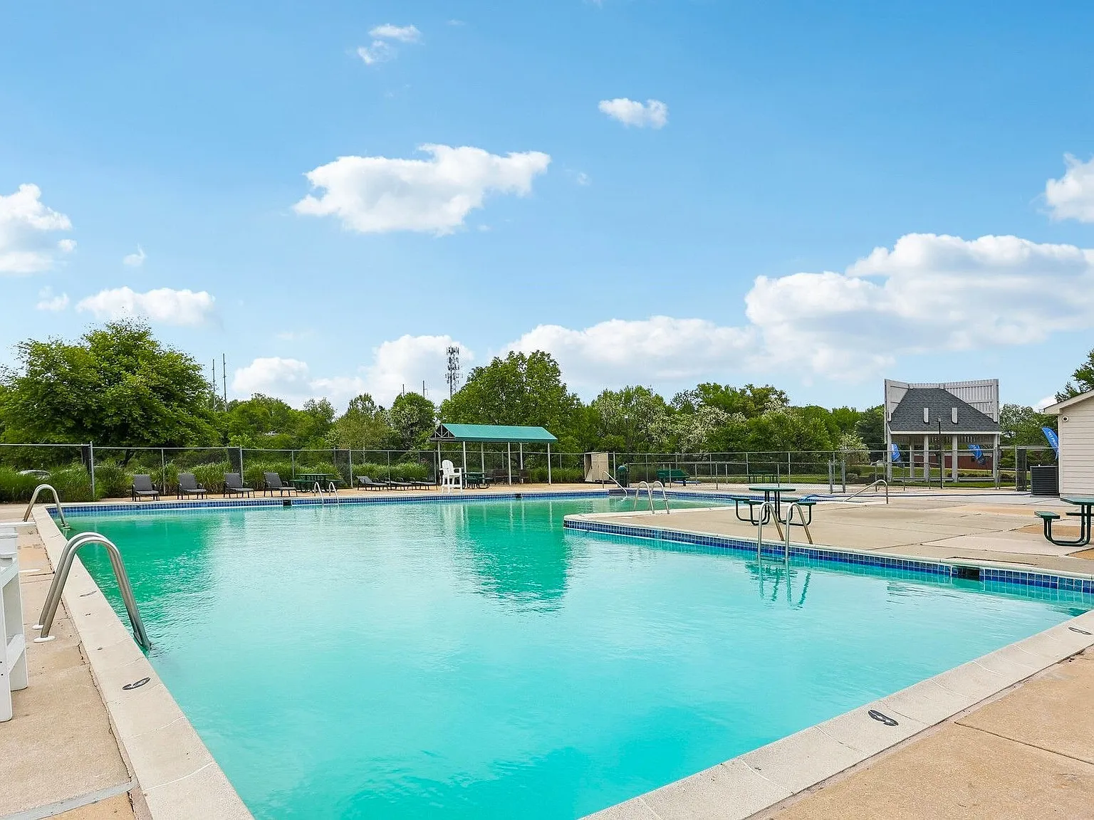 Brookbend Apartments — Photo 4