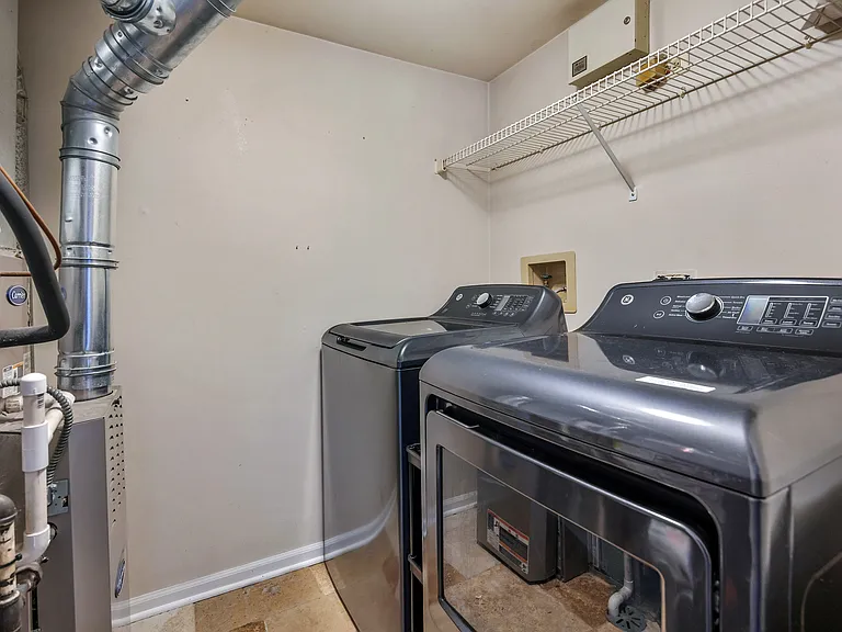 804 Spring Creek Ct — Photo 14