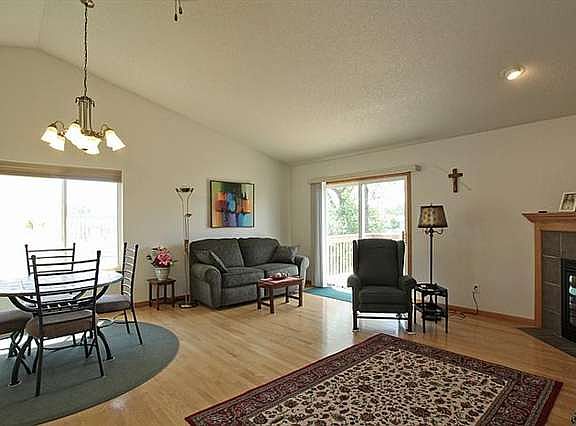 5th image of 225 Radcliffe Dr