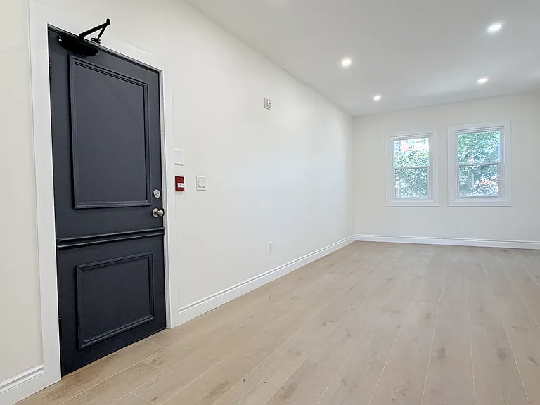 691 Ouellette Ave #3 — Photo 4