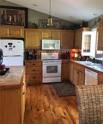 5th image of 1588 Lafayette Ave