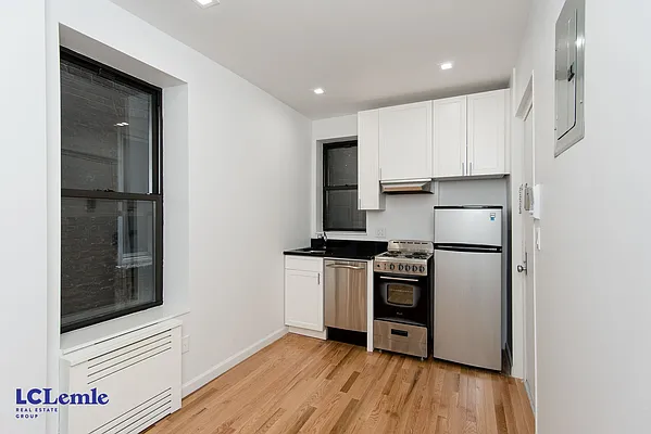 Rented by LC Lemle Real Estate Group | media 14