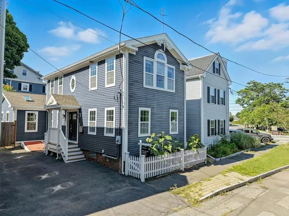 13 Oak St, Salem, MA 01970