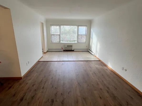 2447 County Road B W APT 13, Saint Paul, MN 55113