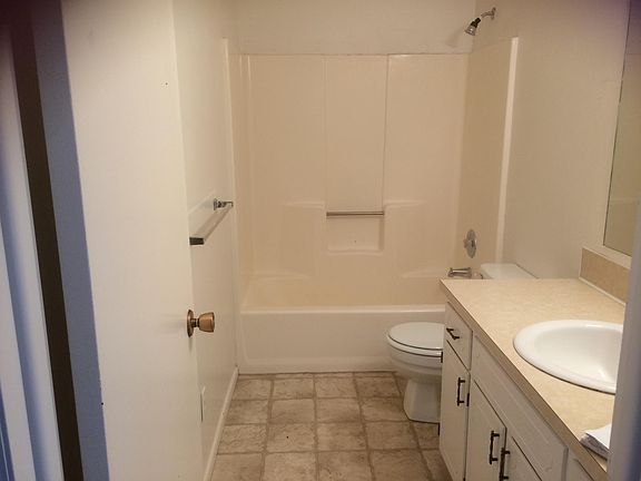 2nd image of 1387 Elizabeth Dr APT 2