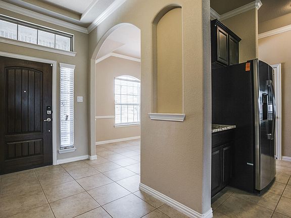4th image of 4921 McClellan Dr