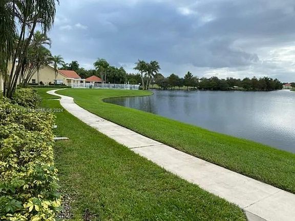 3rd image of 12870 Vista Isles Dr APT 527