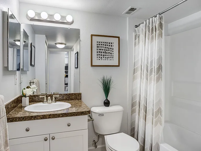 Laurel Valley Apartments — Photo 11
