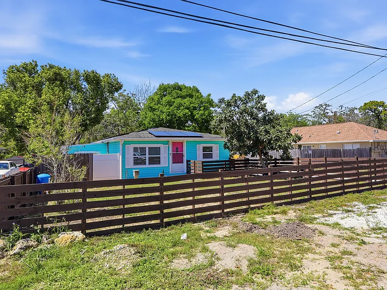 587 Dixie Hwy — Photo 2