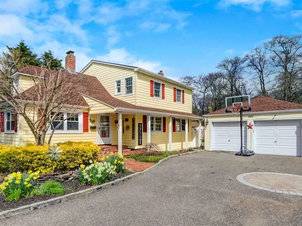 102 Lakeview Avenue, West Islip, NY 11795