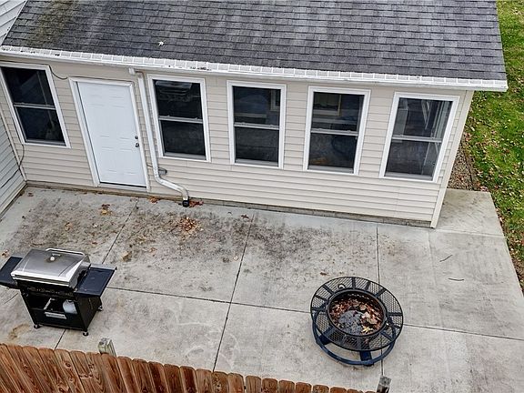 5th image of 217 Madison St
