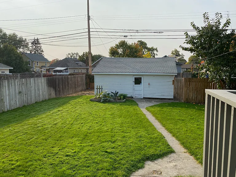 1018 E Nora Ave — Photo 26