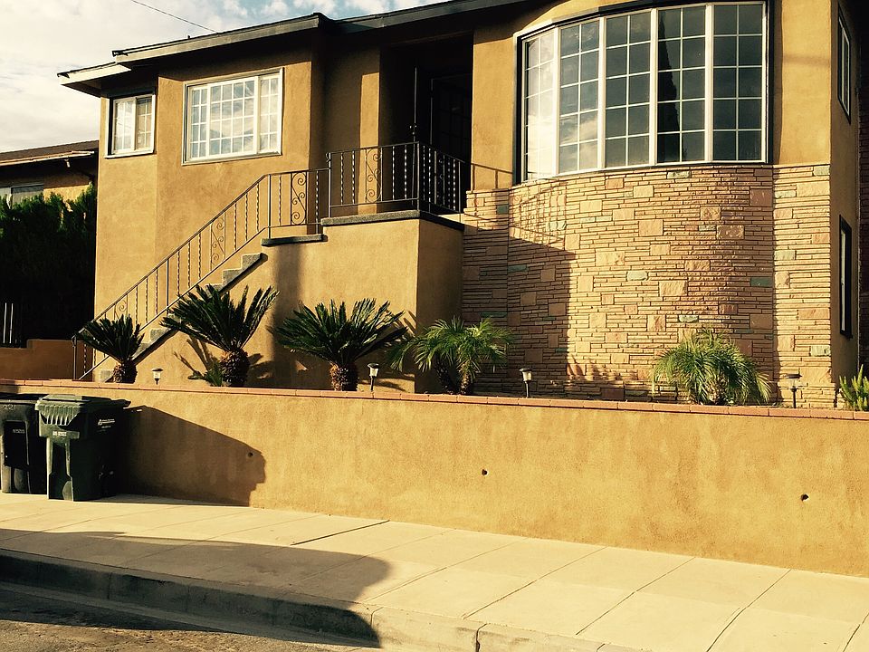 1st image of 221 W Fernfield Dr