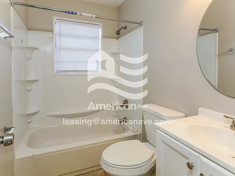 1375428_010_main_bathroom_14282745.jpg